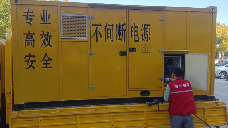 十堰柴油发电机组和UPS电源配合使用时，如何避免切换过程中的电力中断？